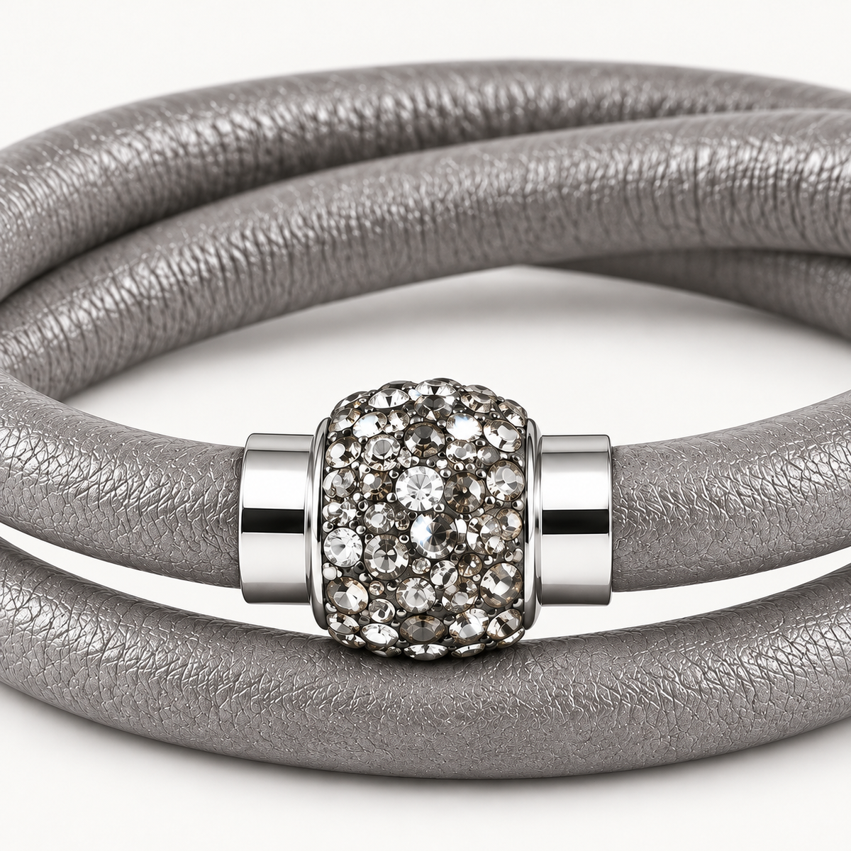 Gråt læderarmbånd med krystaller